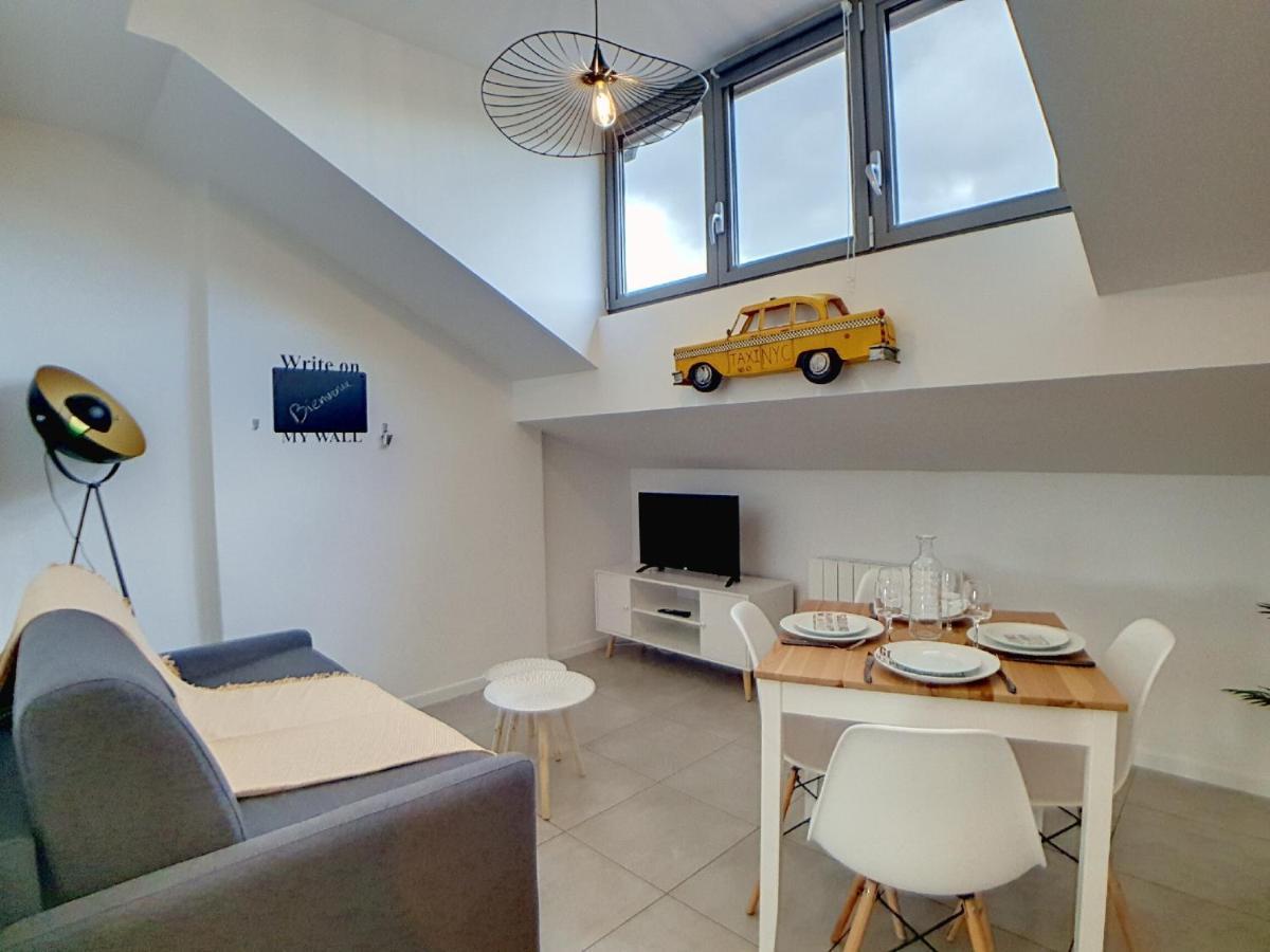 Stop Chez M District # Qualite # Confort # Simplicite Villeurbanne Exterior foto